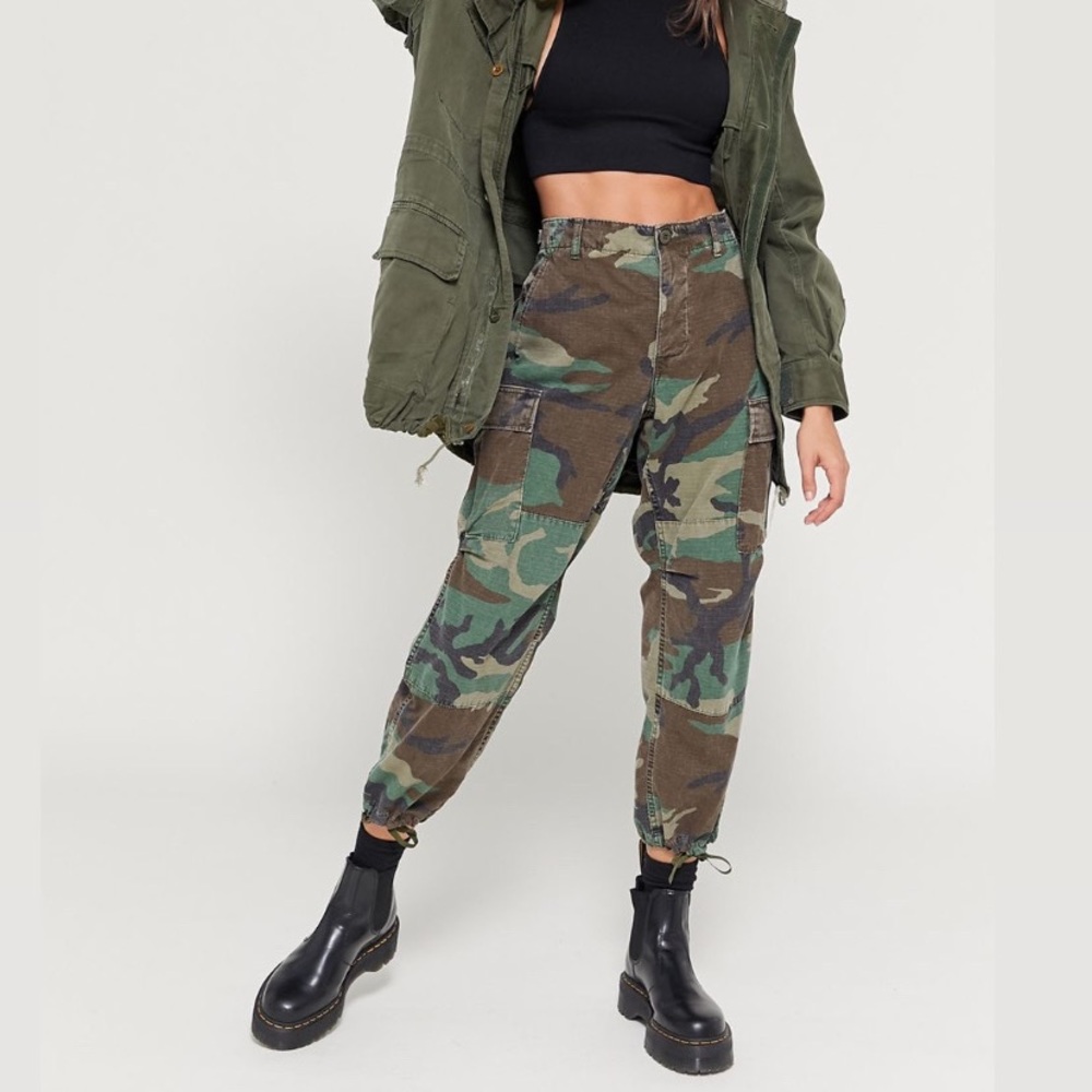 Urban Outfitters Vintage Camo Pants High Rise